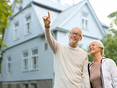 Immobilie im Alter: Verkaufen oder vermieten?